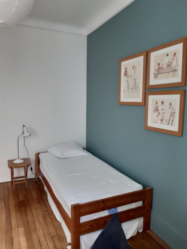 Photo de la location a temps partiel de : chambre de 12 m2 dans un appartement situé au 4émé étage d'in immeuble haussmannien Paris15 à Paris