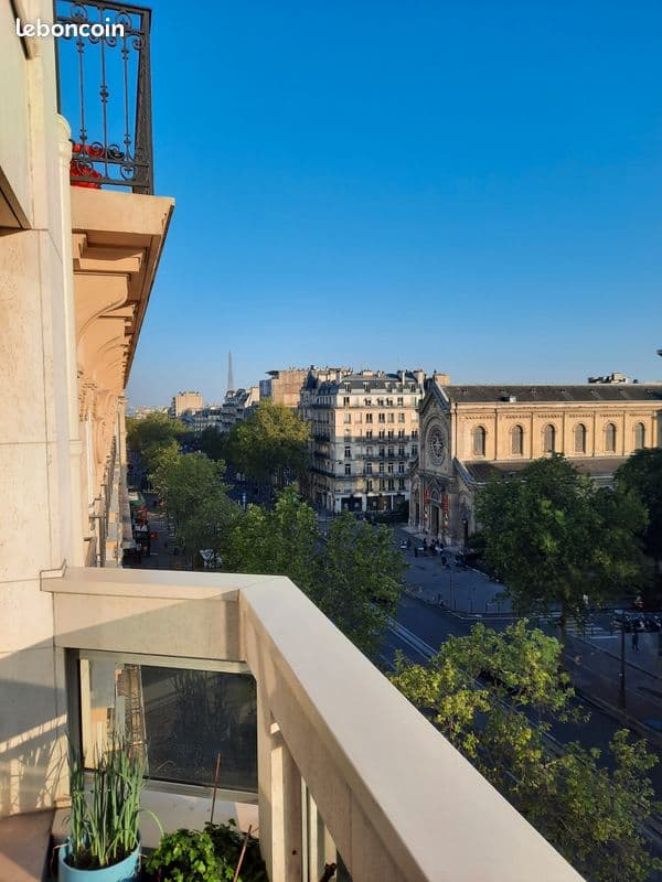 Photo de la location a temps partiel de : Grand studio Vavin / Montparnasse 27 m² - Tour Eiffel à Paris