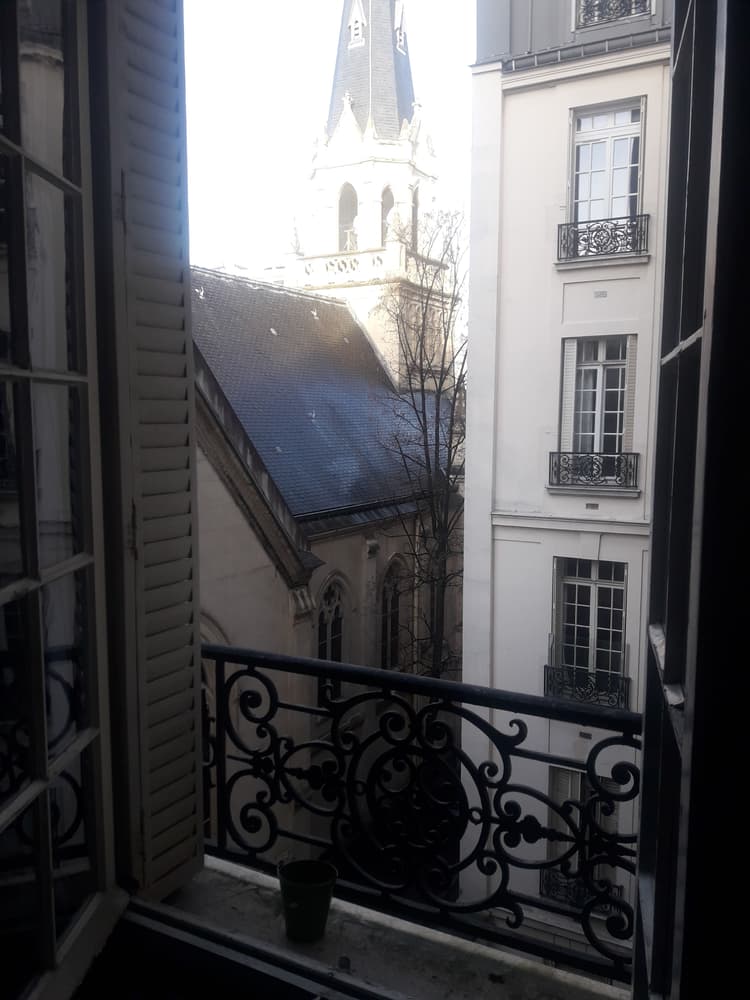 Photo de la location a temps partiel de : Une grande chambre calme dans un bel immeuble du 7ème à Paris