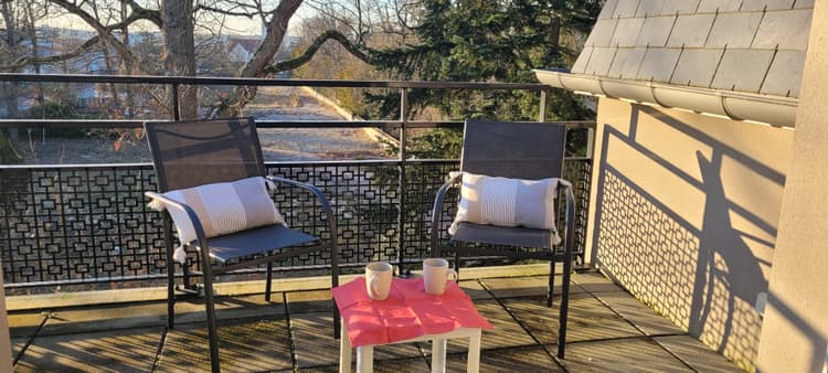 Photo de la location a temps partiel de : Appartement ensoleillé avec terrasse 🌿 Parking sécurisé • Gare Melun 8 min • Paris 25 min direct à Dammarie-les-Lys