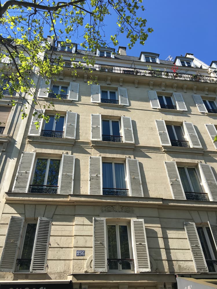 Photo de la location a temps partiel de : 3 pièces dans immeuble haussmannien - 52m2 à Paris