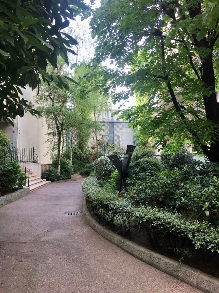 Photo de la location a temps partiel de : Grand studio 33m2 avec jardin, idéal pour weekaway régulier à Paris