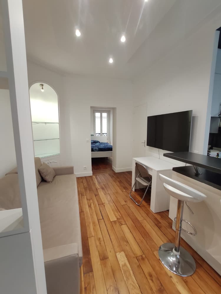 Photo de la location a temps partiel de : Bel appartement calme, traversant et lumineux avec jardin interieur -Batignolles Paris 17 à Paris