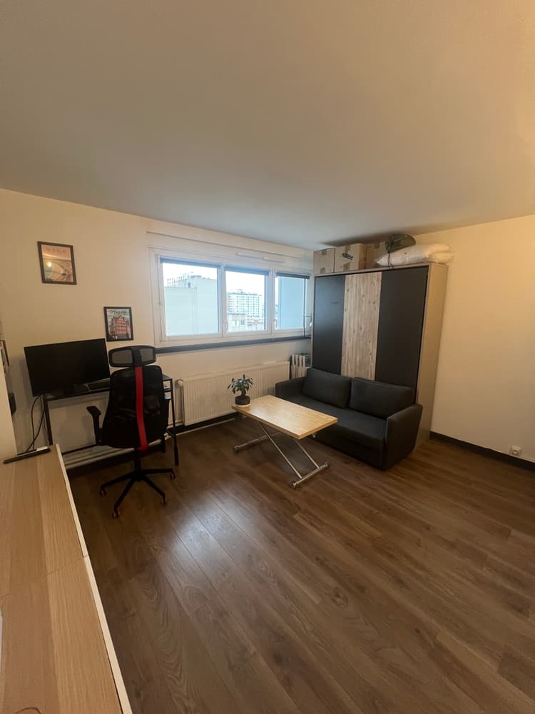 Photo de la location a temps partiel de : Charmant studio avec piscine à deux pas de Montparnasse à Paris 15e