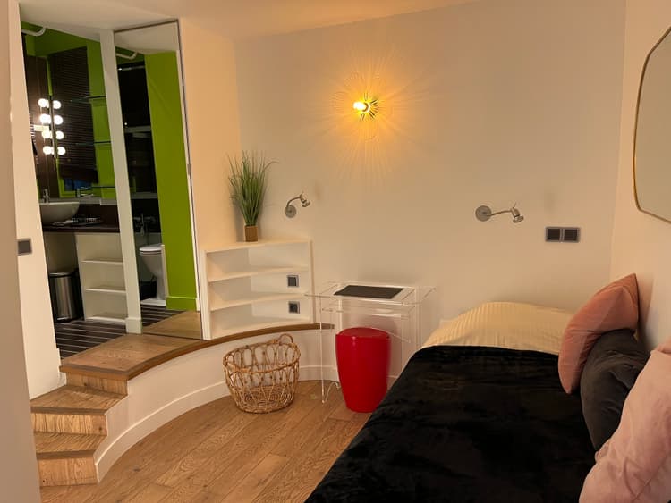 Photo de la location a temps partiel de : chambre charmante paris 9eme accès individuel , à Paris