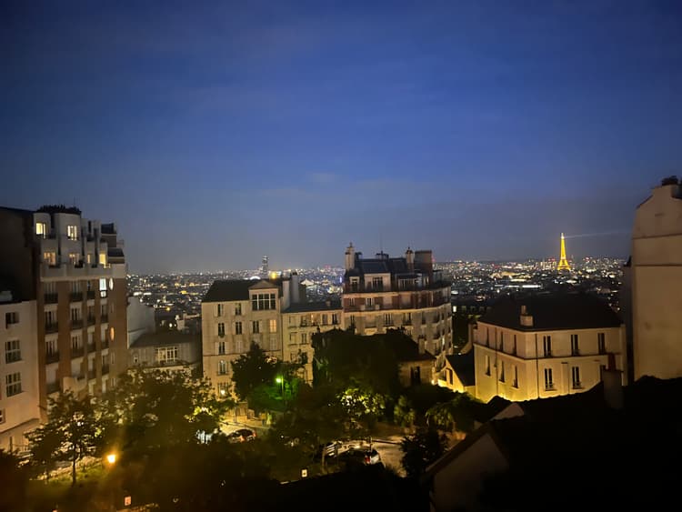 Photo de la location a temps partiel de : Chambre avec vue sur Paris à Montmartre à Paris