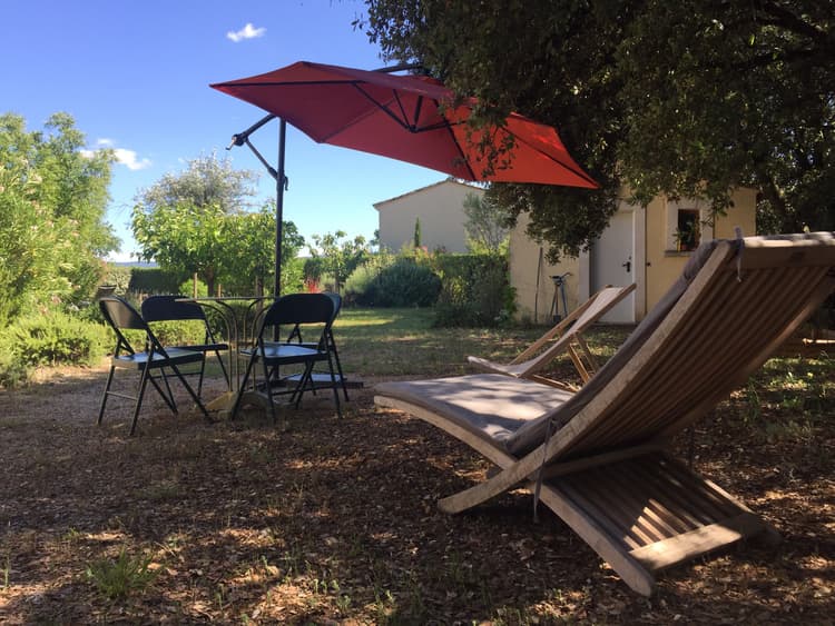 Photo de la location a temps partiel de : Joli studio tout équipé avec piscine l'été à Cabrières-d'Avignon