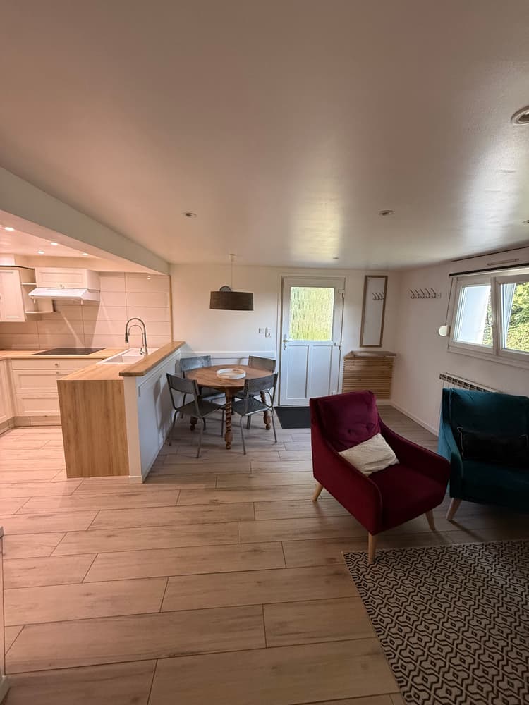 Photo de la location a temps partiel de : T2 indépendant dans maison familiale à Les Fins