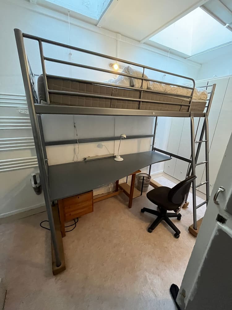 Photo de la location a temps partiel de : Chambre de service indépendante à Paris 16e