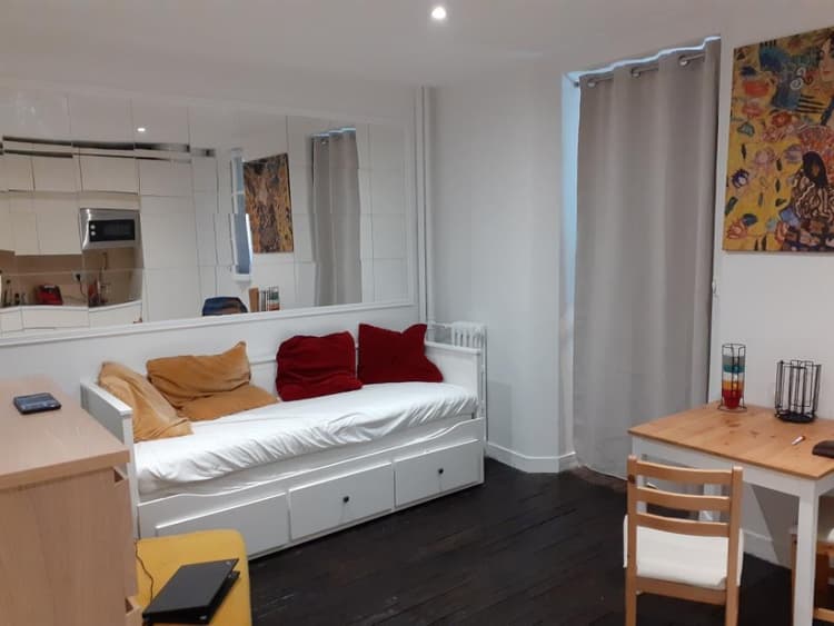 Photo de la location a temps partiel de : beau studio Montreuil 5 minutes à pied du métro à Montreuil
