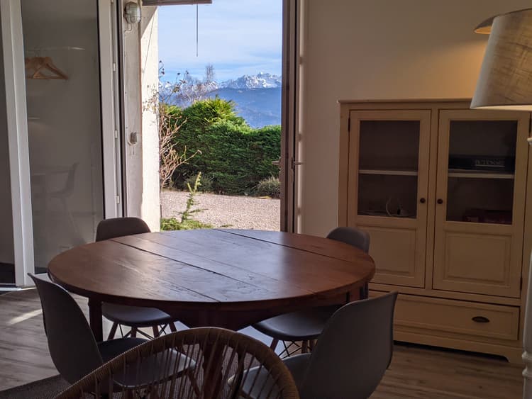 Photo de la location a temps partiel de : Vue merveilleuse, appartement en montagne proche Grenoble et Chambéry à Plateau-des-Petites-Roches