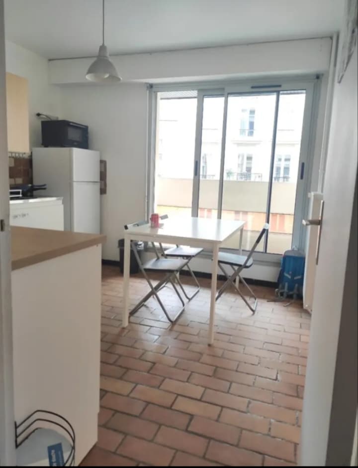 Photo de la location a temps partiel de : ✨Loue Beau Studio meublé de 31m² près de la marie du 18ème : Nuitées - Week-end - Semaine. ✨ à Paris