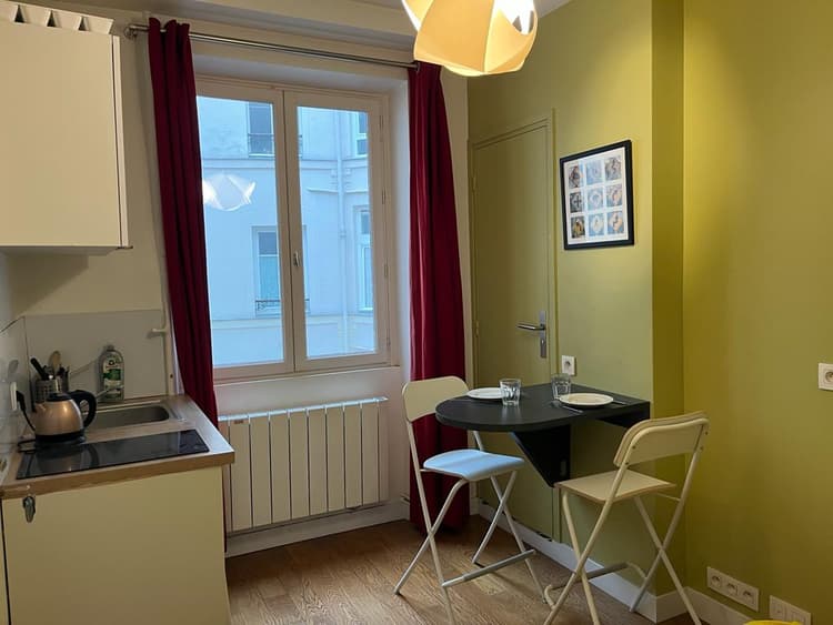 Photo de la location a temps partiel de : Petit studio dans le 9e arrondissement (south pigalle) à Paris