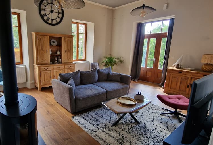 Photo de la location a temps partiel de : Grand appartement de 105m2 tout confort et connexion internet fibre haut débit, en pleine nature (station climatique) avec Poêle à bois à Niedermorschwihr