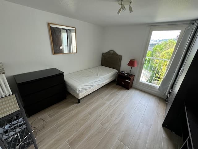 Photo de la location a temps partiel de : Chambre meublée + salle de bain indépendante + entrée indépendante à Meudon