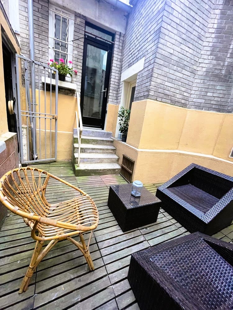 Photo de la location a temps partiel de : *** Studio Coquet lit mezzanine & terrasse de 12m2 - rien que pour vous ! *** à Paris 20e