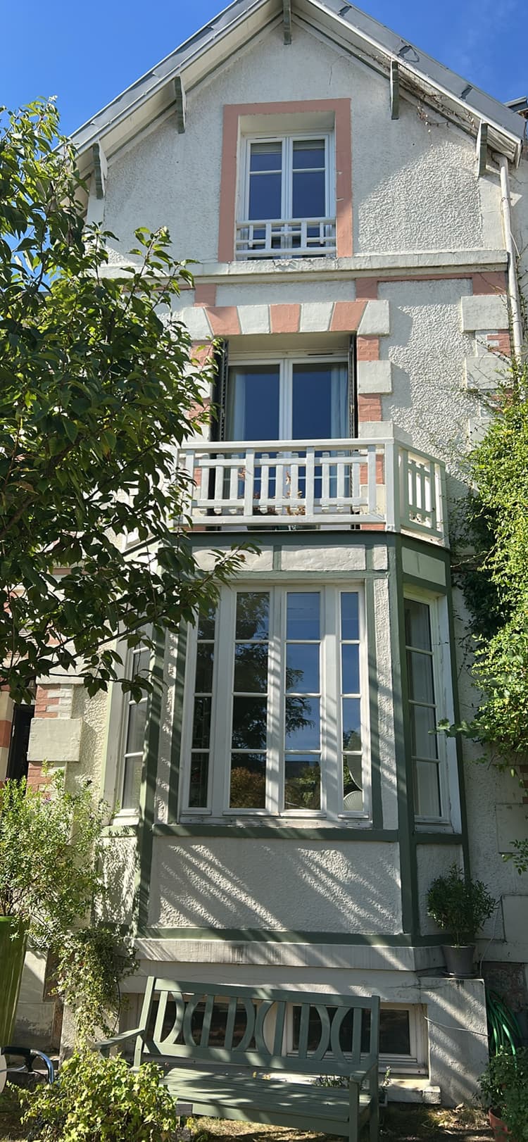 Photo de la location a temps partiel de : Chambre chez l'habitant à Rueil-Malmaison – 5 min à pied du RER A (La Défense, Paris en direct). à Rueil-Malmaison
