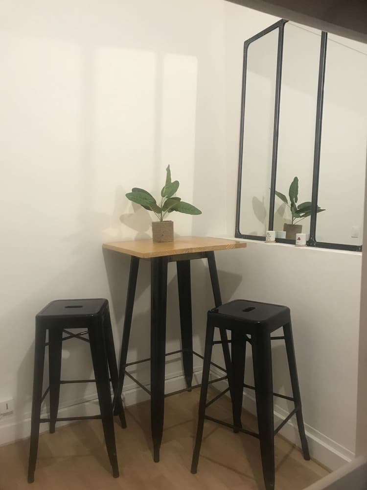 Photo de la location a temps partiel de : Superbe Studio et sa cour fermee - Un cocon comme chez vous ! à Paris