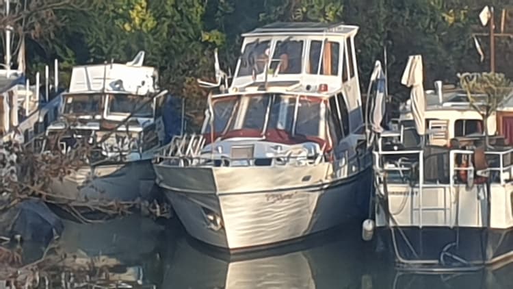 Photo de la location a temps partiel de : Bateau 2 pièces port Vigneux sur seine à Vigneux-sur-Seine