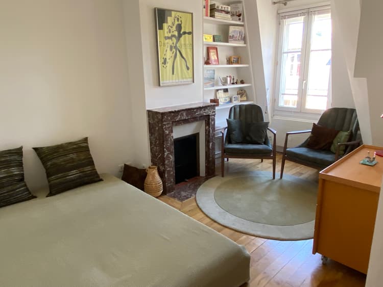 Photo de la location a temps partiel de : Studio meublé dans bel immeuble avec gardienne. à Paris